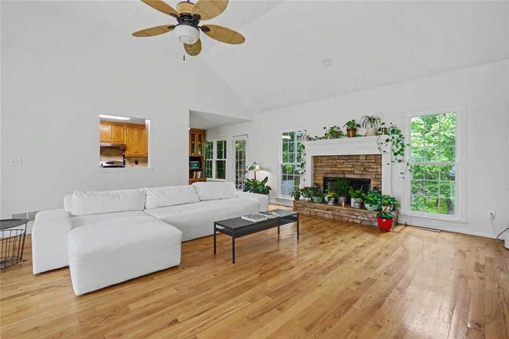 Living room at 5196 Proctor Landing Road